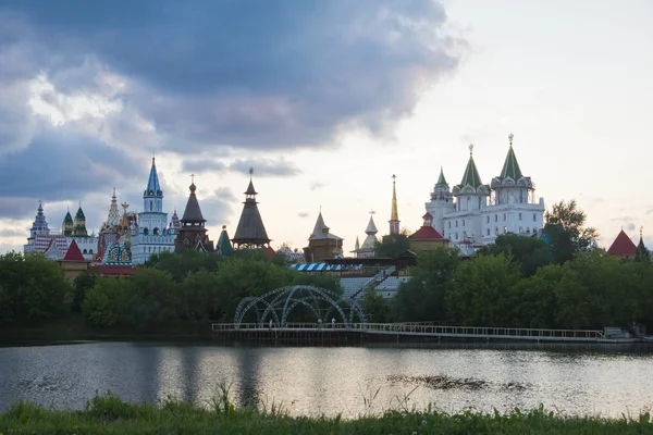 Kremlin près de la rive — Photo