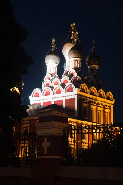 Igreja de pedra antiga no parque — Fotografia de Stock