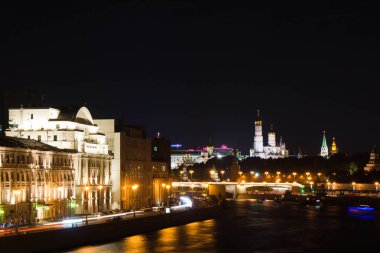 Kremlin kuleleri görünümünü 