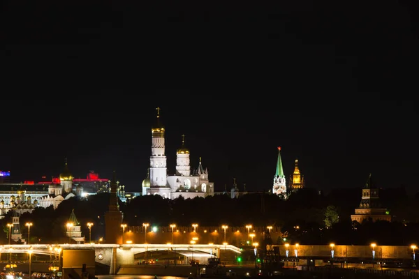 Kerk en torens van het Kremlin — Stockfoto