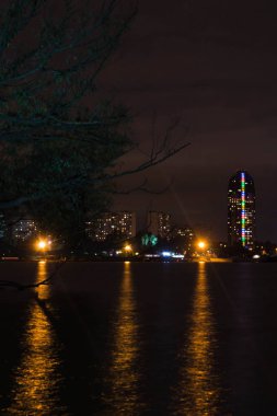 su akşam ışık yolları