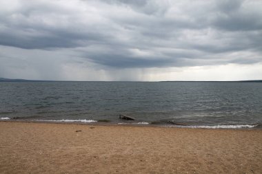 yağmurdan önce göl