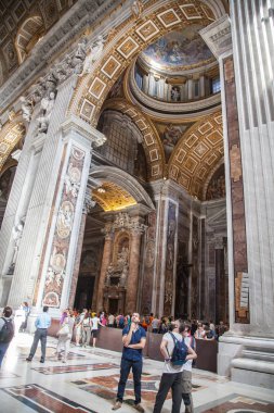 Vatikan, İtalya - July16, 2016: İç Saint Peter's kubbe. Vatikan Şehri, Roma, İtalya