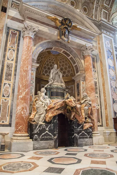 VATICANO, ITALIA - 16 LUGLIO 2016: Interno della Cupola di San Pietro. Città del Vaticano, Roma — Foto Stock