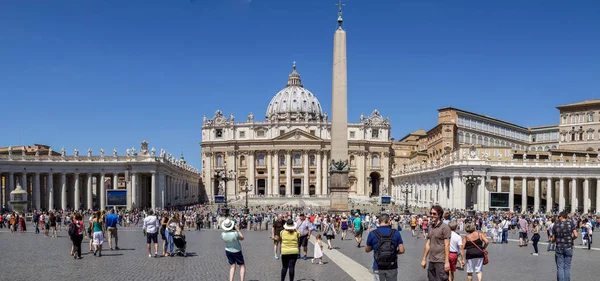 ROME-JUILLET 2016 : La coupole Saint-Pierre Vatican Rome Italie en juillet 2016 — Photo