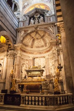 Lucca, İtalya - 16 Temmuz 2016: Tuscan Köyü, Lucca, İtalya kule Lucca Cathedral, ya da Duomo di San Martino ve onun bell. 13. yüzyılda popüler turistik hedef tarihleri.