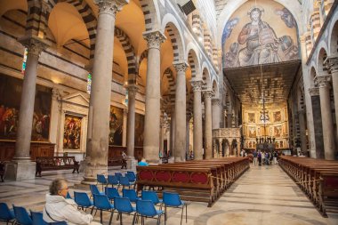 Lucca, İtalya - 16 Temmuz 2016: Tuscan Köyü, Lucca, İtalya kule Lucca Cathedral, ya da Duomo di San Martino ve onun bell. 13. yüzyılda popüler turistik hedef tarihleri.
