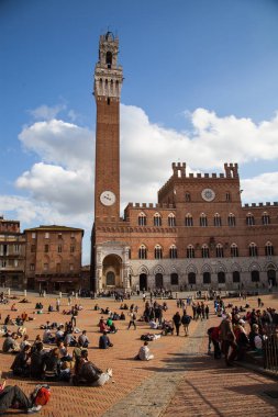 Piazza del Campo 'daki Palazzo Publico, Siena, İtalya