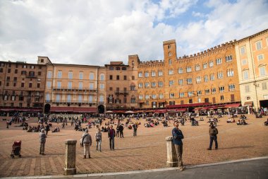 Piazza del Campo 'daki Palazzo Publico, Siena, İtalya