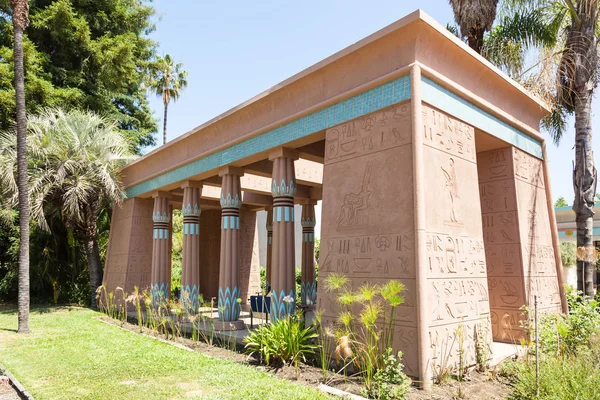 埃及博物馆花园中的墓葬建筑 加利福尼亚州圣何塞 — 图库照片