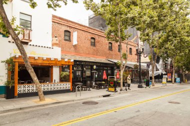 San Pedro Meydanı, San Jose 'nin tarihi mahallesi, popüler bir yemek ve eğlence merkezi ve haftalık çiftçi pazarının yeri.