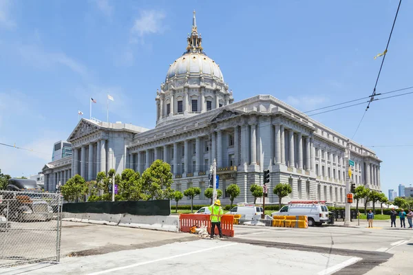 Ratusz San Francisco Lecie — Zdjęcie stockowe