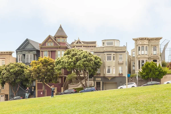 Foto Casas Icônicas Estilo Vitoriano Painted Ladies Alamo Square San — Fotografia de Stock