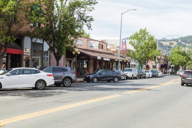 Lincoln Caddesi 29. Otoyol 'daki dükkanlar Calistoga' ya giden ana yol. Tarihi Calistoga, Napa Vadisi şarap ülkesinin kuzey ucunda popüler bir turist durağıdır..