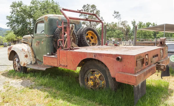 1947 Ford Truck Caballo Batalla Antaño Old Faithful Geyser Calistoga —  Fotos de Stock