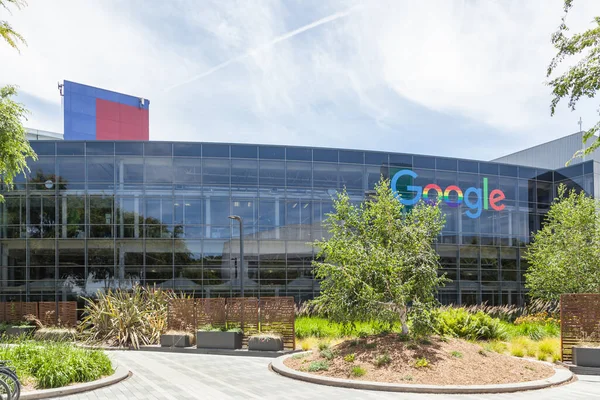 Google Zeichen Auf Einem Der Google Gebäude Außenansicht Eines Gebäudes — Stockfoto