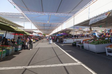 San Jose bit pazarında satıcı.