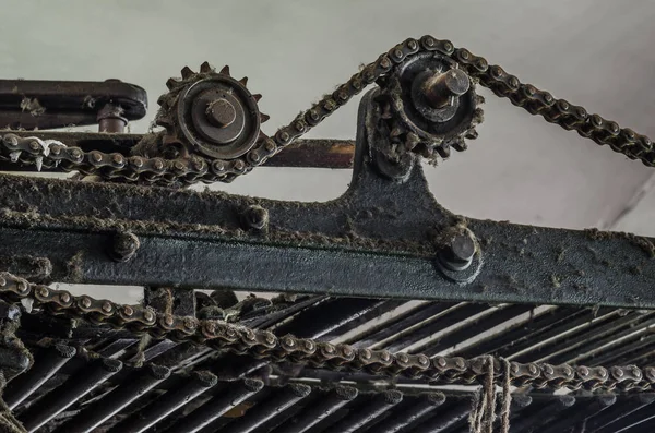 Chain and gears — Stock Photo, Image