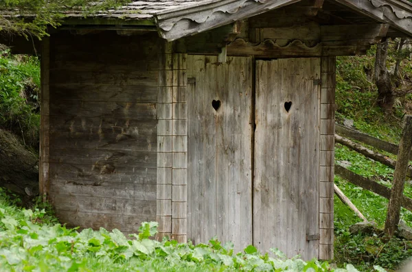 WC in legno in natura — Foto Stock