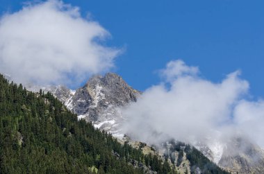 bulutlar ile çeşitli Dağları