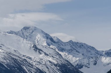 Kışın karlı dağlar