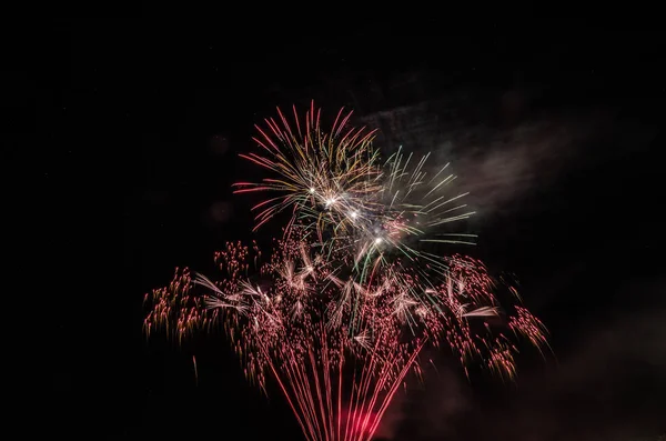 Velké ohňostroje v noci — Stock fotografie