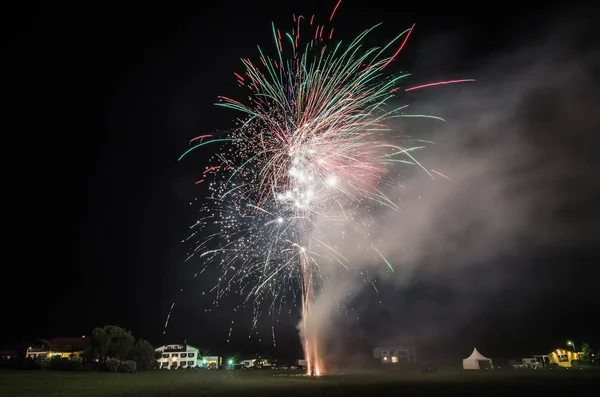 Kleurrijke vuurwerk at night met rook — Stockfoto
