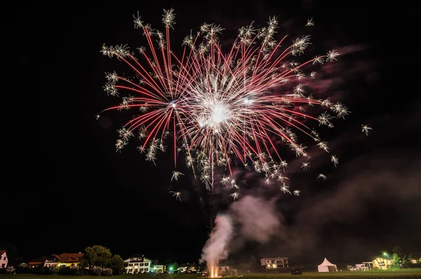 Grote prachtige vuurwerk met veel van de sterren — Stockfoto