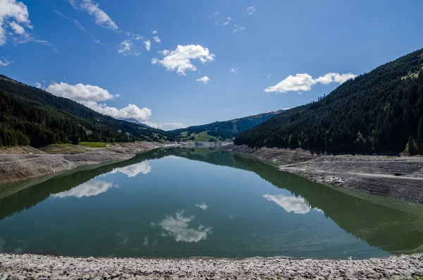 Göl rezervuar yansıma — Stok fotoğraf