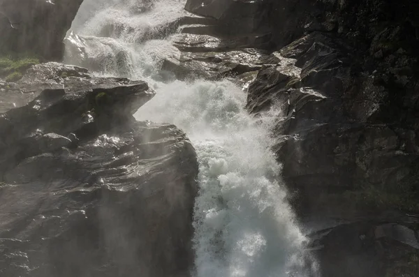 Detailansicht Wasserfall beim Wandern — Stockfoto