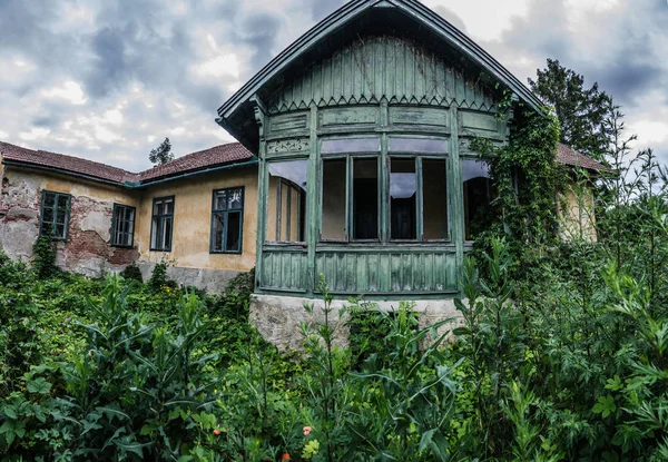 Villa abandonada panorama — Fotografia de Stock
