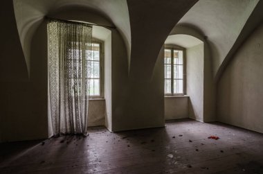 terk edilmiş kalede Oda