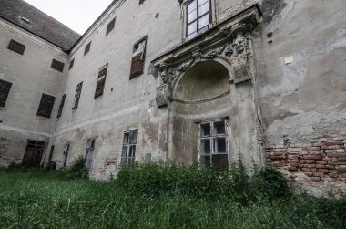 süsler ile terk kale