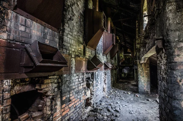 Alte Mauern in der Gießerei — Stockfoto