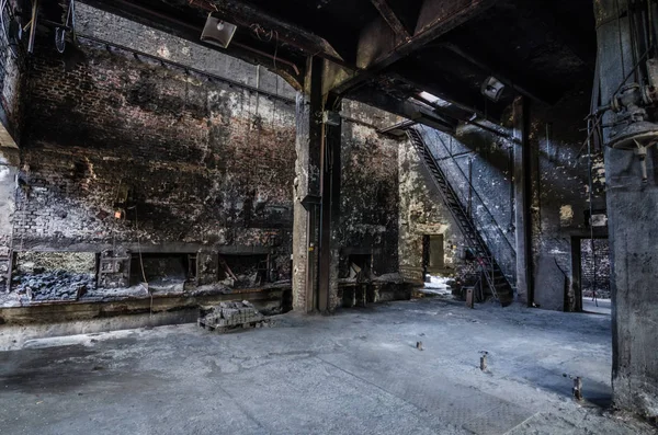 Bâtiment abandonné de fonderie d'usine — Photo