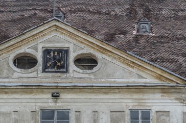 çatı Kalesi: saatli