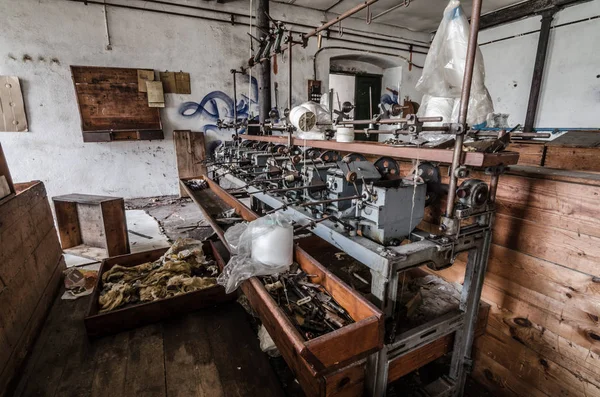 Máquinas na fábrica de fiação — Fotografia de Stock