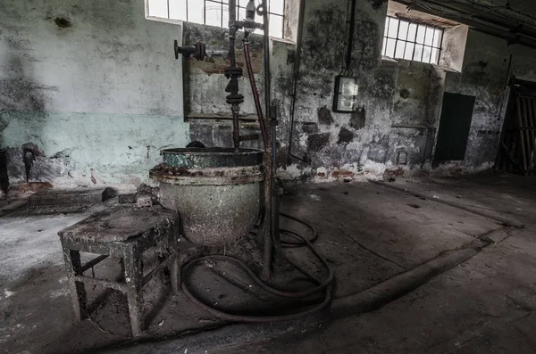 工場で金属を溶かす — ストック写真
