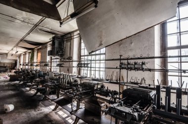 salonda iplik makineleri