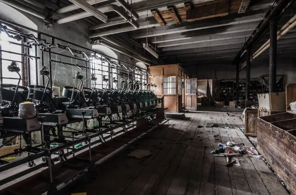 Długo tkactwo maszyna w spinningu — Zdjęcie stockowe