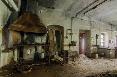 terk edilmiş forge dövme furnance