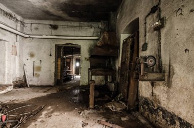 eski fabrikada çilingir