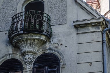 terk edilmiş Villa balkon