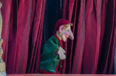 yumruk tiyatro performans