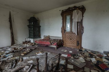 kapı şömine ve pek çok şey