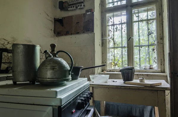 Dispositivos antiguos en la cocina — Foto de Stock