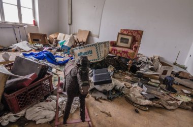 Oda ve çok sayıda nesne