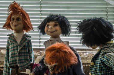 dört terk edilmiş Bebek