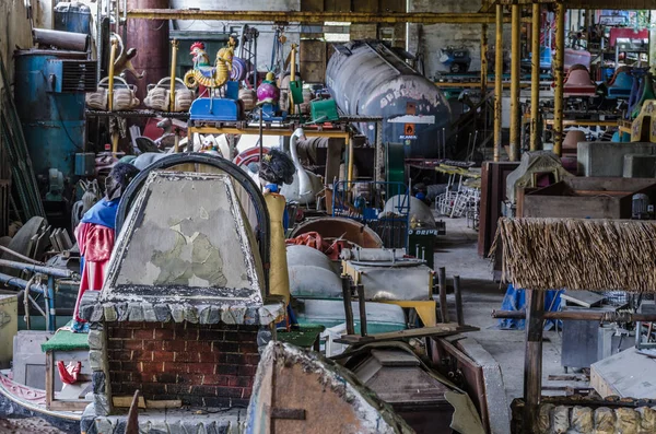 çok sayıda nesne bir eğlence parkı ile salonu