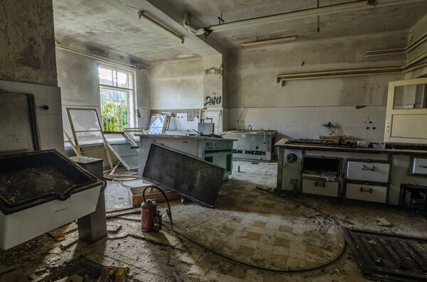 покинутая кухня больницы
